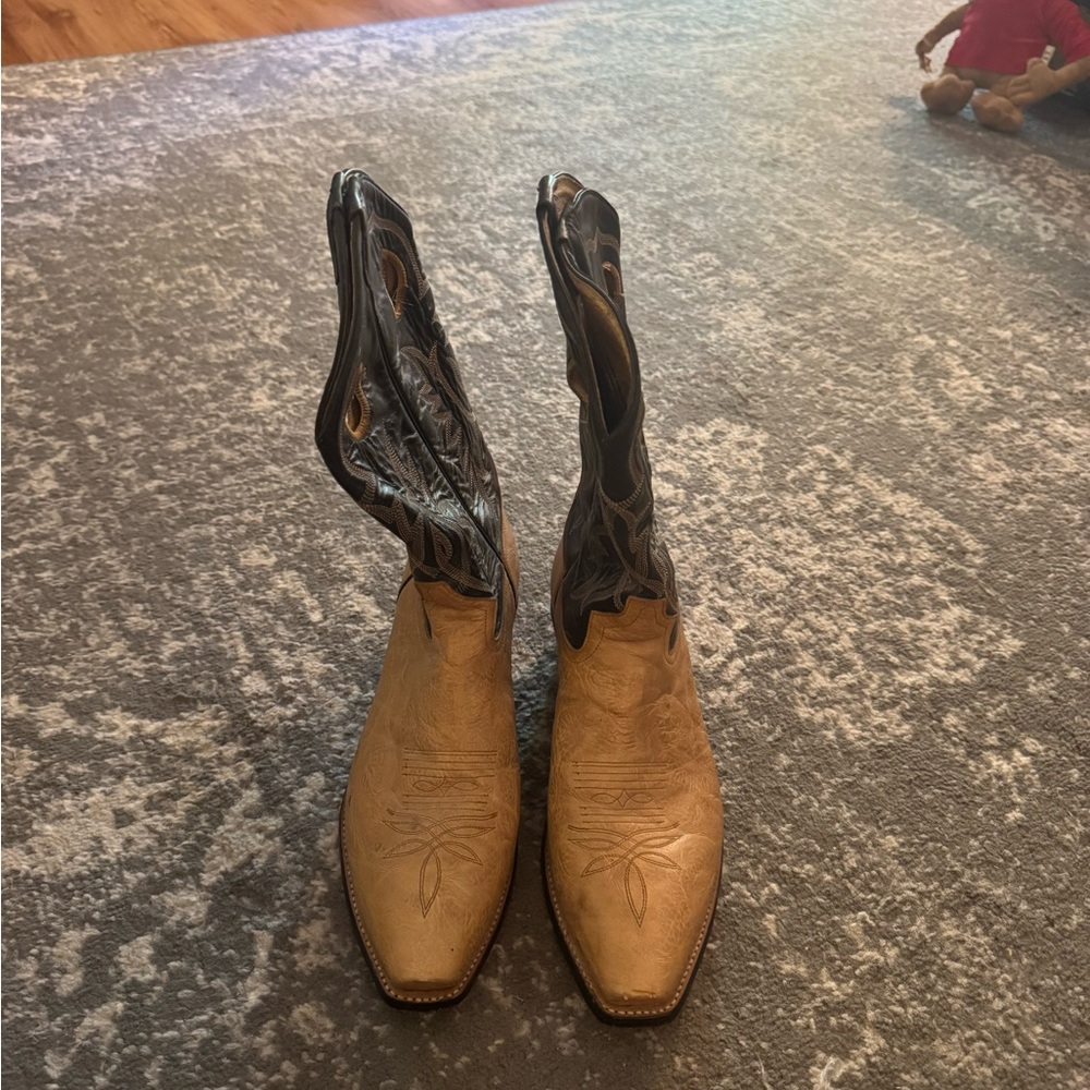 Tony Lama Vintage Cowboy Boots in tan and Black. Men’s size 10 1/2.